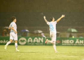 Sao Việt kiều ghi bàn giúp Nam Định tiến gần chức vô địch 